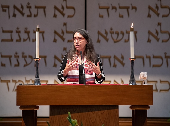 Rabbi Sue Shankman on the bima