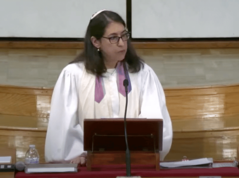 Screenshot of Rabbi Shankman delivering her Yom Kippur sermon