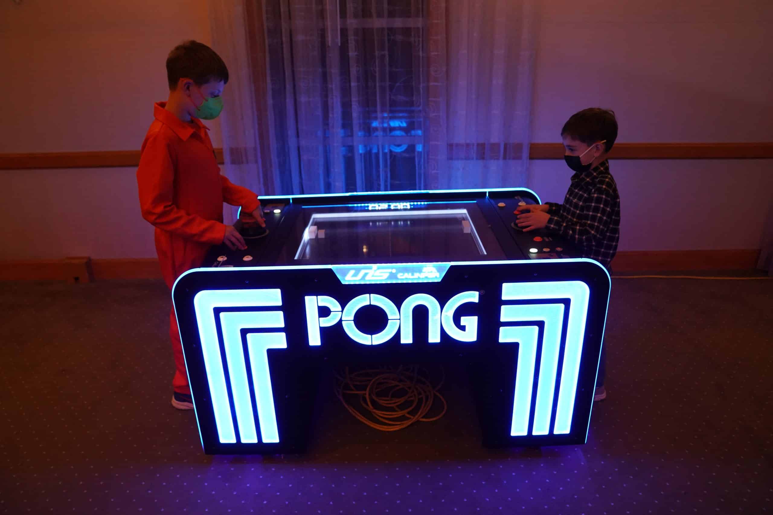 kids playing Pong