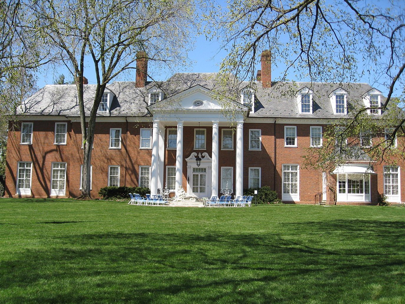 Hillwood Mansion and lawn