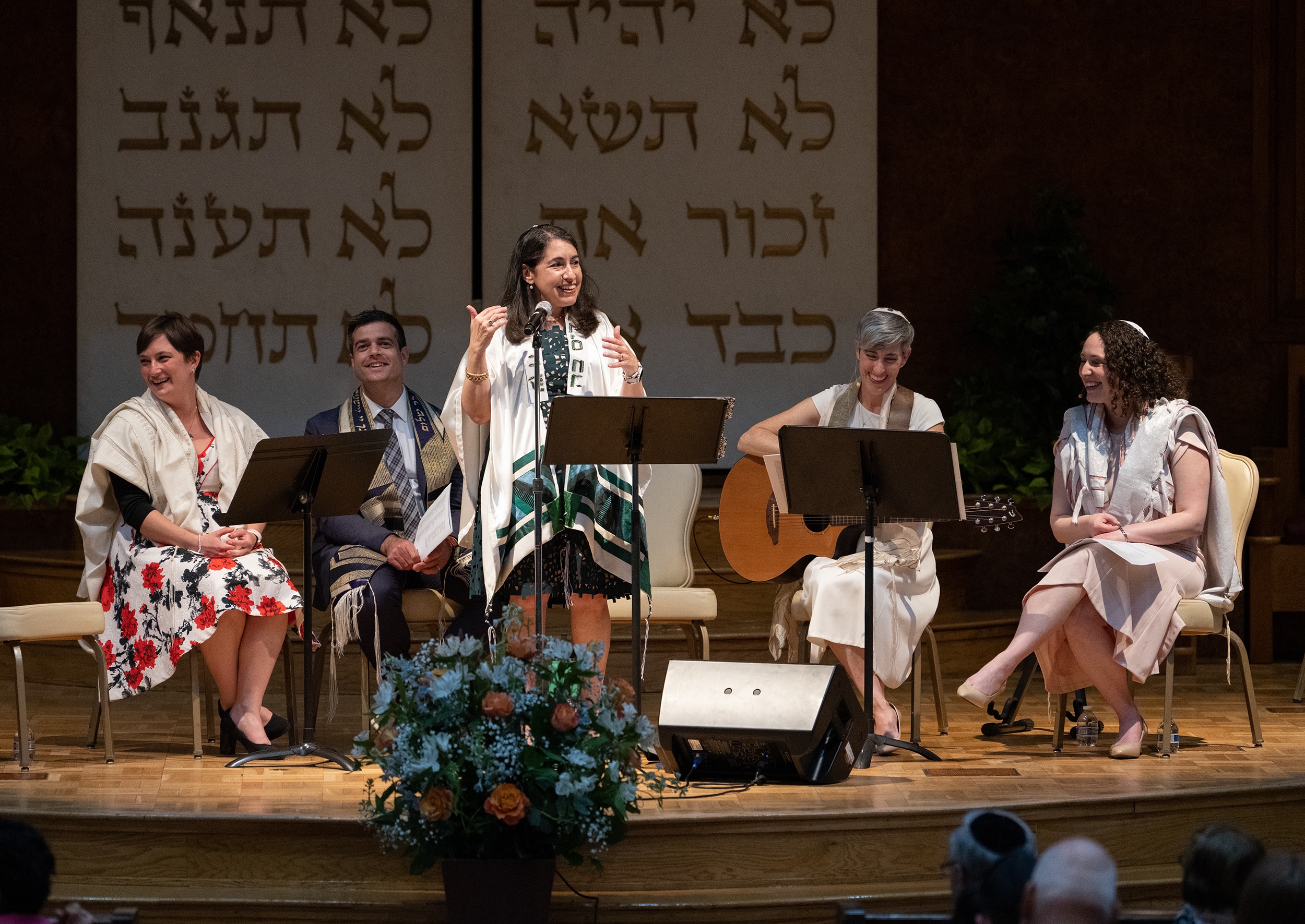 Rabbi Fischel, Rabbi Miller, Rabbi Shankman, Cantor Bortnick, and Cantor Hamstra on the bima.
